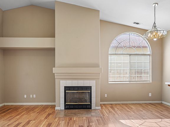 2nd image of 802 Amelia Ct