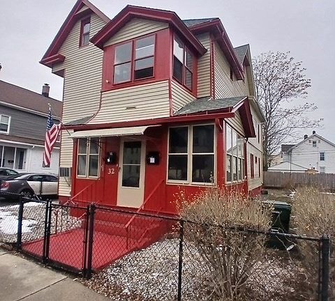 2nd image of 32 Wendell Pl
