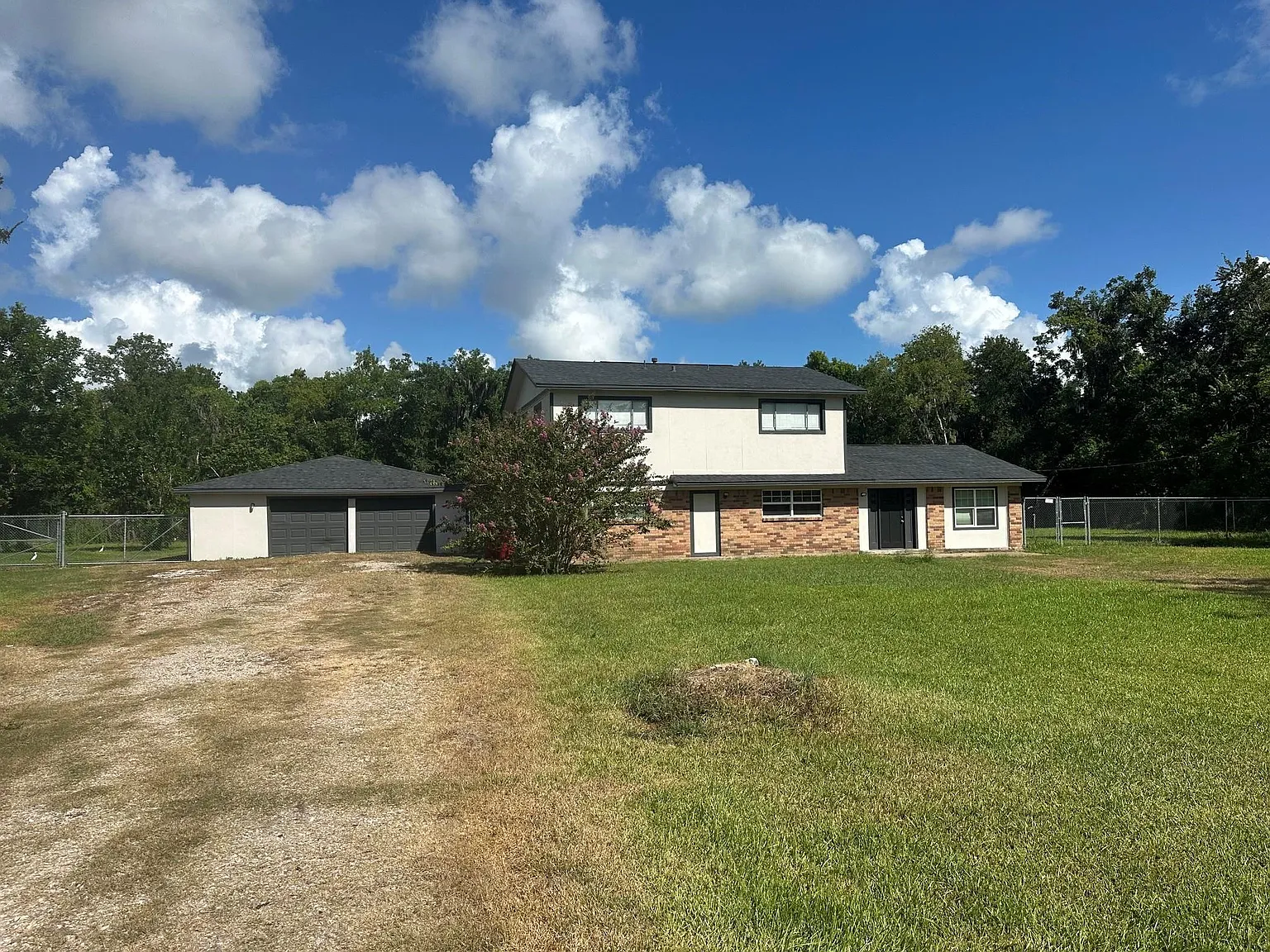 4 bed, 2.5 bath, 2040 sqft, $2,400 — Photo 1