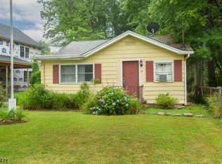 19 Longview Ave, Lake Hiawatha, NJ 07034