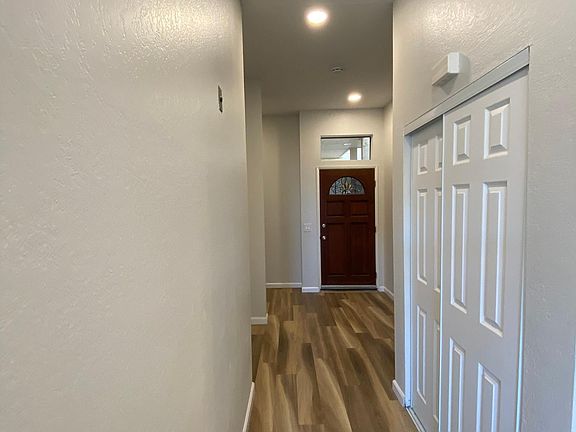 3rd image of 270 Dahlia Ave