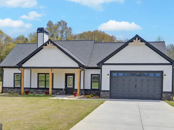 111 Topher St, Hartwell, GA 30643