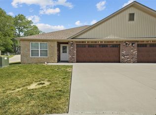 525 Windsor Ln, Farmington, MO 63640