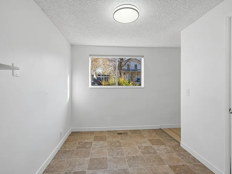 1010 S Windsor St — Photo 23