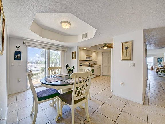 5th image of 7008 Sevilla Ct Unit 201