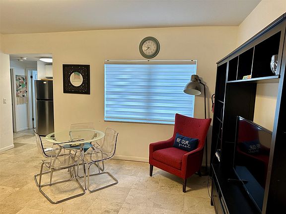 5th image of 2615 Collins Avenue #26