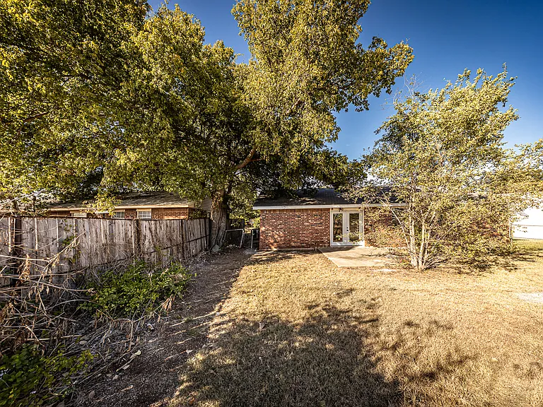 305 NE Angus St — Photo 23