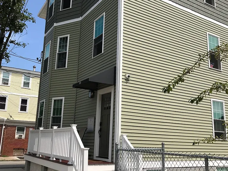 64 Courtland St — Photo 2