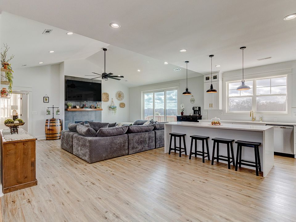 7th image of this home