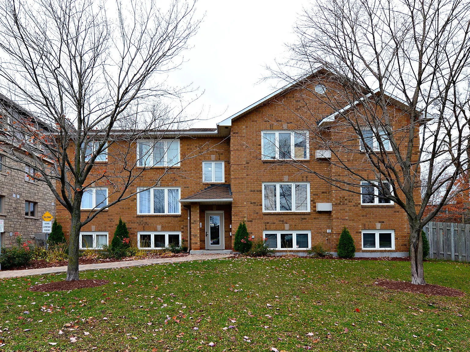 1660 Russell Rd — Photo 1