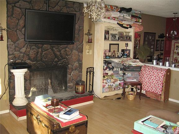2nd image of 213 Nob Hill Dr