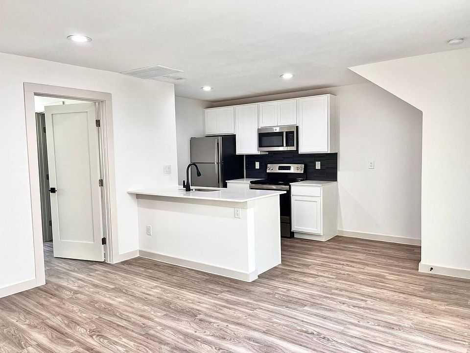 1st image of 2902 Lucas Dr #101