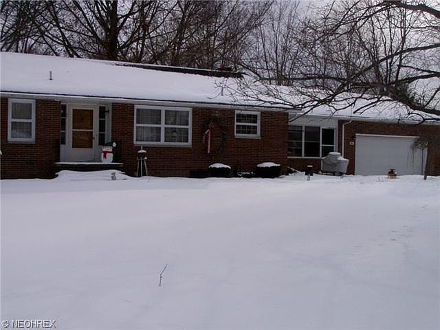 1st image of 4 Orchard Ln
