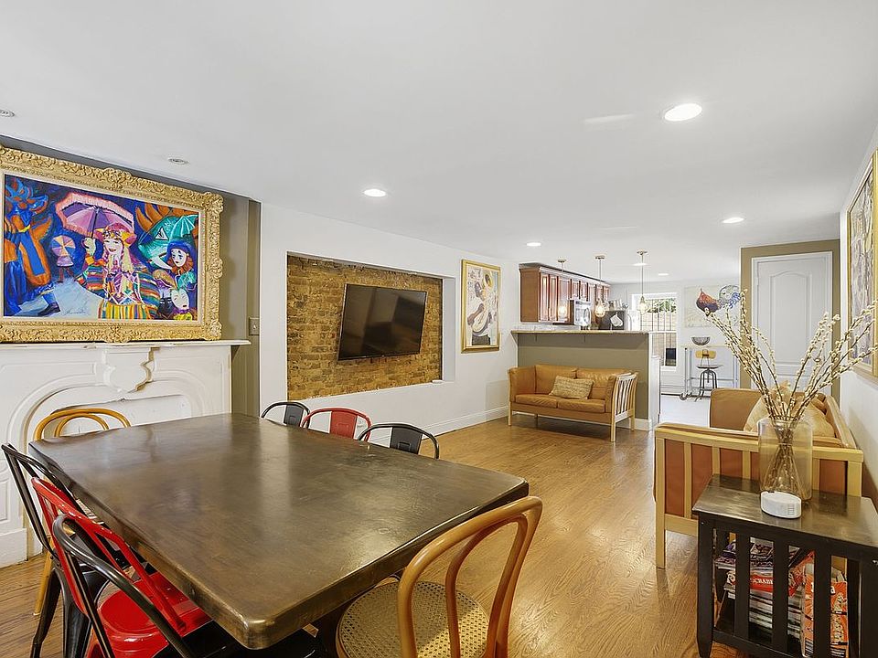 1st image of 10 Roosevelt Pl