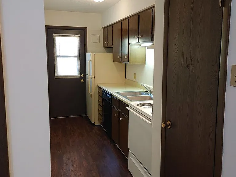 3120 Autumn Leaf Dr — Photo 2