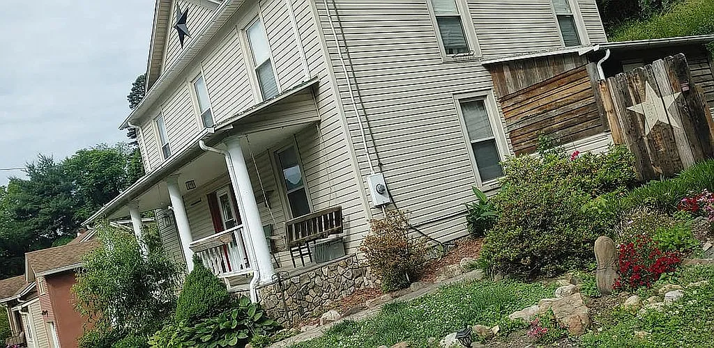 131 Indian Ln photo 1