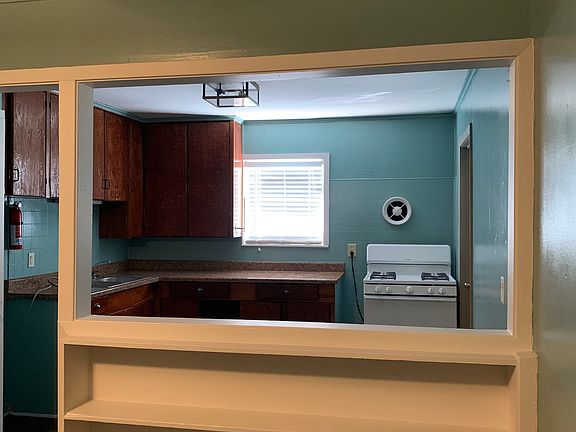 3rd image of 1520 Moss St #5