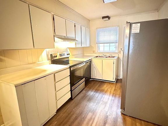 4th image of 108 N Edgewood Dr #A
