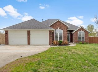 1905 S Ed Edwards Rd, Fayetteville, AR 72701