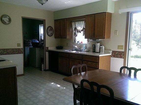 3rd image of 4864 Lakeview Dr