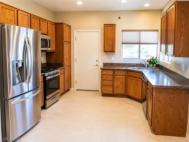 1872 High Mesa Dr — Photo 4
