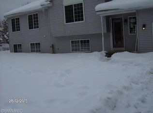5786 E 48th St, Newaygo, MI 49337