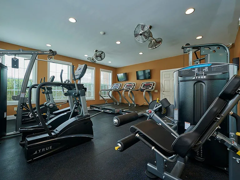 Waterford Village Apartments — Photo 10