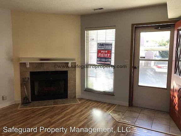 2nd image of 1406 W Beacon Hill Cir