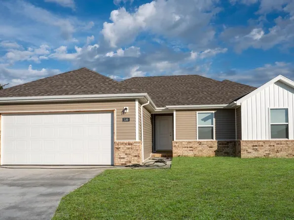 2180 S Durango Drive, Bolivar, MO 65613