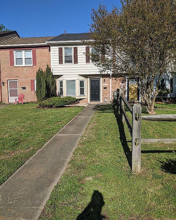 1st image of 825 Cambridge Dr