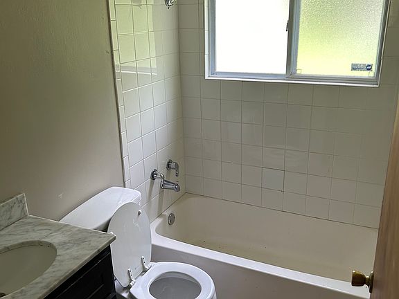 5th image of 23 Connolly Dr