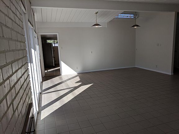 5th image of 950 Van Auken Cir