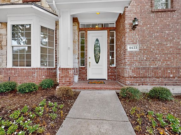 4th image of 4433 Courtney Ln
