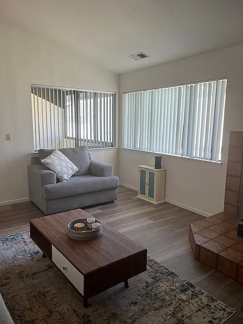 3 bed, 1500 sqft, $3,300 — Photo 2