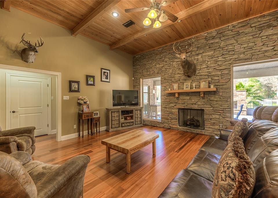 1st image of 400 Westridge Park