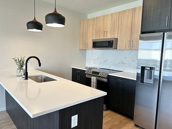 2nd image of 2047 S Columbine St #203