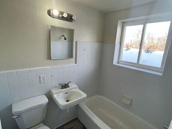 4th image of 1640 N Beeler St #8