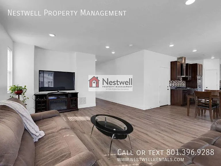 563 E Alma Mater Ave — Photo 4