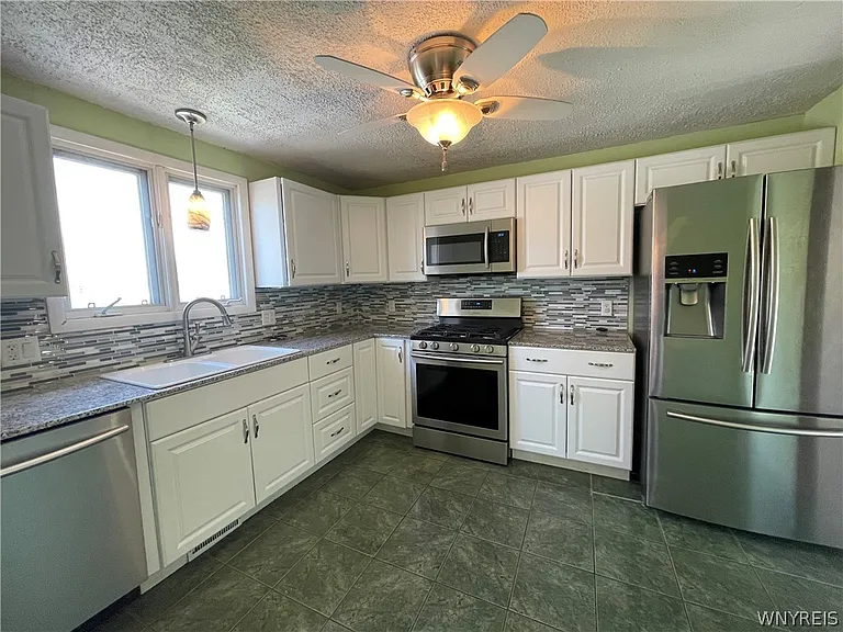 16 W Klein Rd — Photo 5