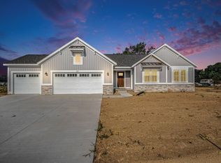 621 Waterford Village Dr, Walker, MI 49534