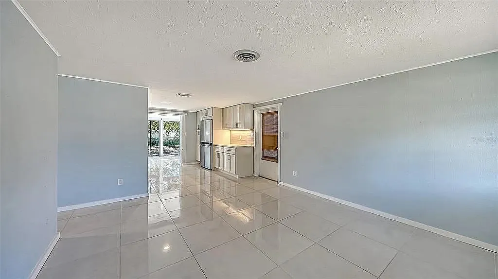 Nutmeg Ave, Sarasota — Photo 4