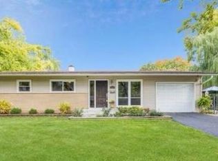 7677 Sprucewood Ave, Woodridge, IL