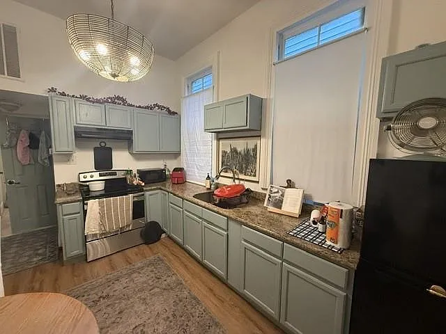 3 bed, 2.0 bath, 1000 sqft, $3,300 — Photo 1