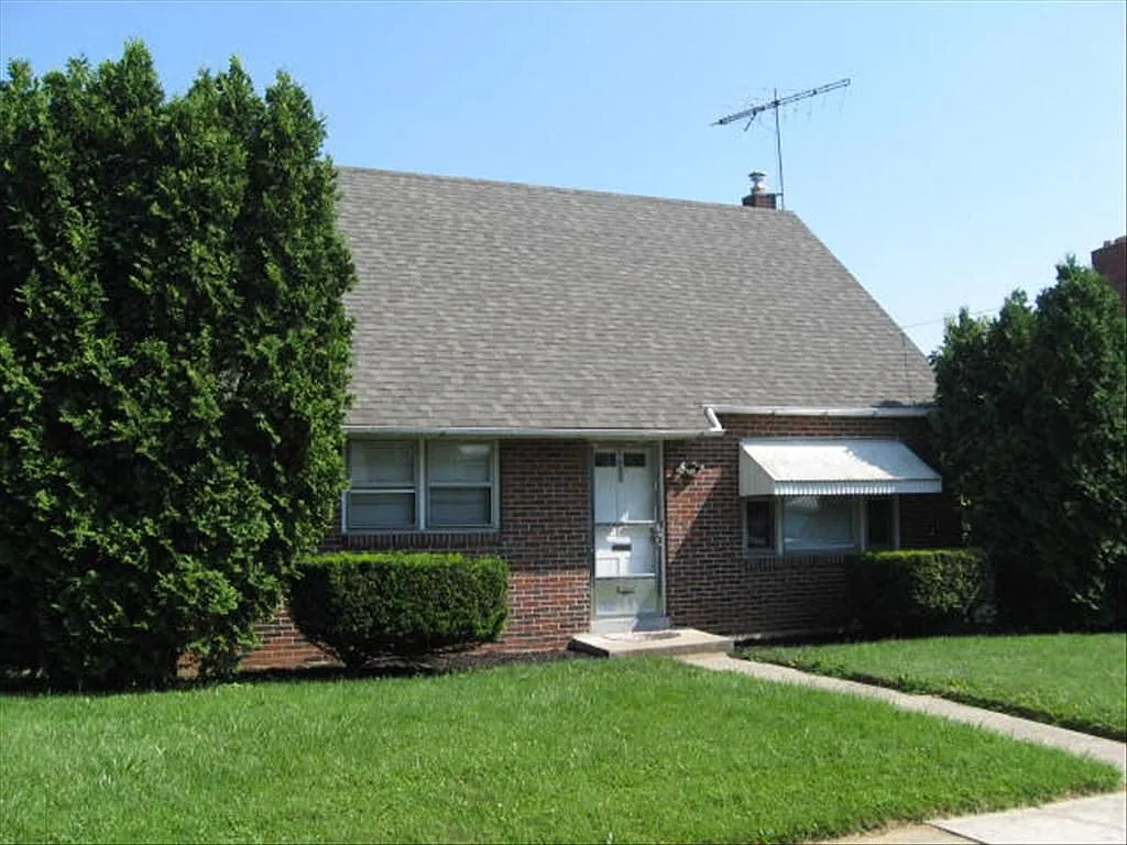 221 McClellan St photo 1