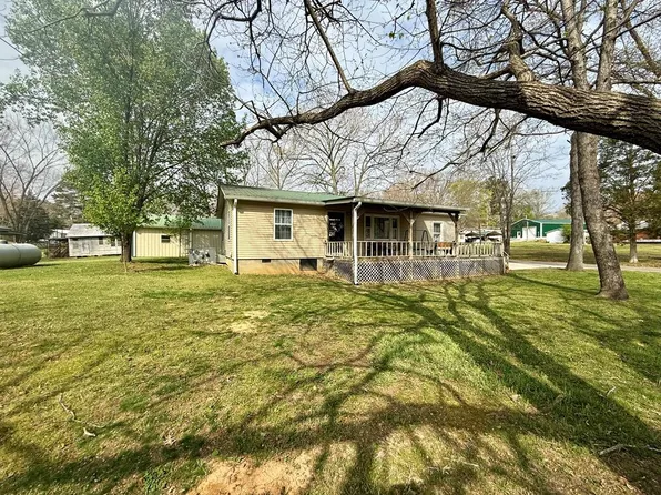 180 Center Dr, Springville, TN 38256