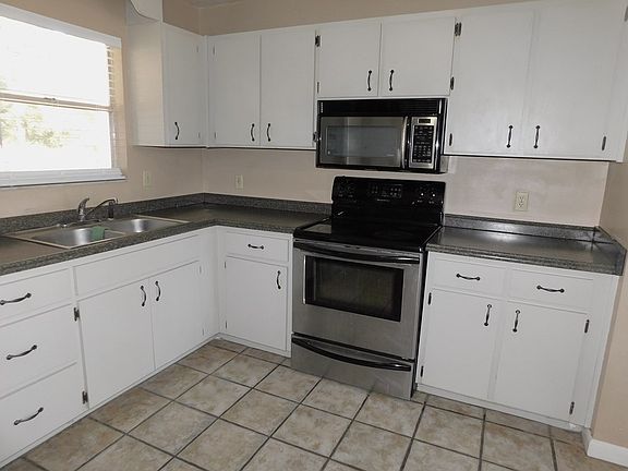 4th image of 304 NW 6th St UNIT 302 & 304