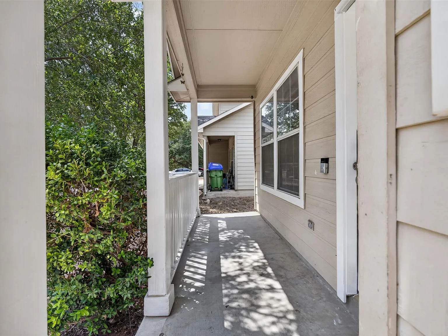 3 bed, 2.0 bath, 1449 sqft, $1,795 — Photo 2
