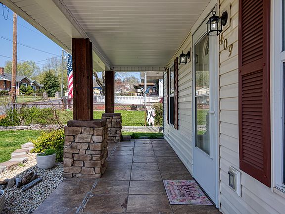 3rd image of 109 Kingsley Ave