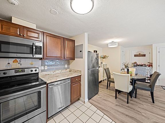 3rd image of 3 Tara Dr Unit 7