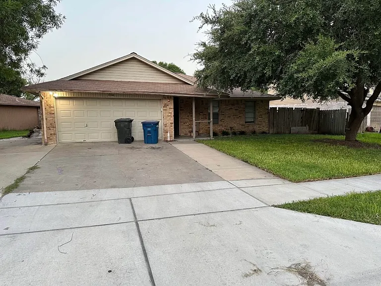 11318 Woodway Creek Dr — Photo 1